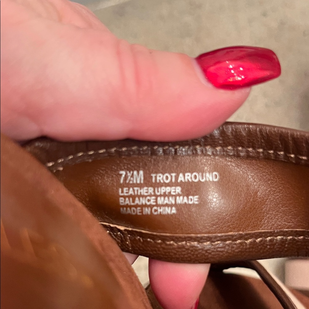 AEROSOLES Cream and Brown Leather Strappy Heels - Picture 7 of 7